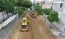 AYDIN BÜYÜKŞEHİR BELEDİYESİ EFELER ŞERBETCİ CADDESİ’NDE SICAK ASFALT ÇALIŞMALARINA BAŞLADI