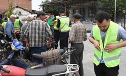 Germencik'te motosiklet sürücülerine reflektif yelek dağıtıldı