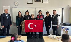 Aydın'da ilkokul öğrencisinin bayrak hassasiyeti