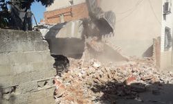 Nazilli’de 4 metruk bina yıkıldı
