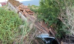 Aydın'da şarampole devrilen kamyonun sürücüsü ağır yaralandı