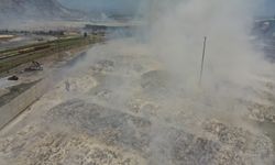 Aydın'da kağıt fabrikasında çıkan yangın kısmen kontrol altına alındı