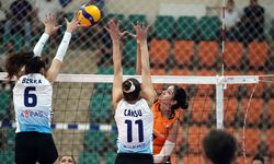 Kuşadası Voleybol Turnuvası'nda İlk maç gerçekleşti