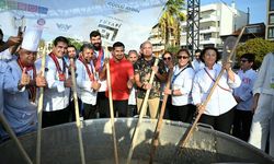 Kuşadası Sokak Festivali’nde rekor keşkek ikramı