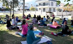 Güzelçamlı’nın muhteşem havasında yoga yaptılar