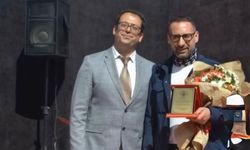 Kuşadası'nda  bir zamanlar tuğla taşıdığı okula, bağışta bulundu