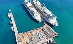 Kuşadası'na iki kruvaziyerle 6 bin turist geldi