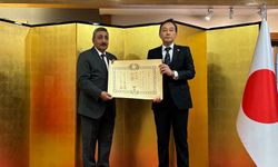 Müdür Mumcu’ya Japonya İmparatorluk Nişanı verildi