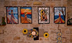 İbramaki Sanat Galerisi’nin duvarlarını mozaik eserler süslemeye başladı