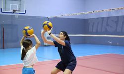 Başkan Çerçioğlu minik sporcuları voleybolla buluşturuyor