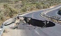 Söke-Kuşadası Karayolu'nda yol çöktü