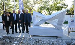 Kuşadası’nda mermer bloklar ‘Adalet’ temasıyla şekillendi