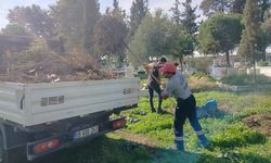 Efeler’in ekipleri mezarlıklardaki çalışmalarına devam ediyor