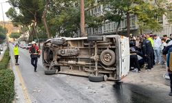 Aydın'da ticari araç takla atıp park halindeki araca çarptı