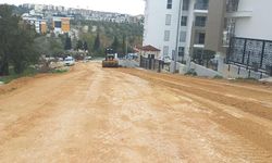 Büyükşehir Belediyesi, Kuşadası’nın yollarını yenilemeyi sürdürüyor