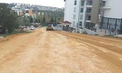 Büyükşehir Belediyesi, Kuşadası’nın yollarını yenilemeyi sürdürüyor