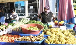 Yerel üretici sergisinin tezgahları kışa özgü sebze ve meyvelerle doldu