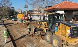 Büyükşehir Belediyesi Efeler’in yollarını yeniliyor