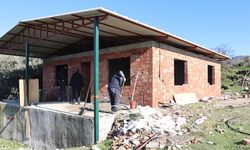 Koçarlı'da yangında zarar gören ev yeniden inşa ediliyor