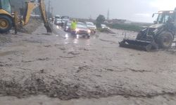 Söke’yi sağanak vurdu: Dereler taştı, sokaklar göle döndü