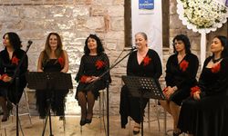 Kuşadası Sevgililer Günü’nü müzikle karşıladı