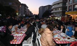 Kuşadası Belediyesi’nin iftar sofrası  Cumhuriyet Mahallesi’nde kuruldu