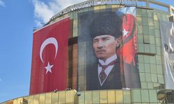 Dev Türk Bayrağı tekrar asıldı