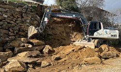 Bozdoğan’da yağmur nedeniyle göçen duvara anında müdahale