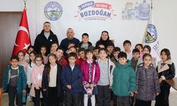 Başkan Özel, minik öğrencilerle bir araya geldi