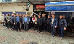 Aydın'da muhtarlar CHP önüne siyah çelenk bıraktı