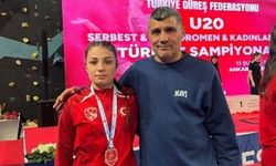 Aydınlı güreşçiler madalyalarla döndü