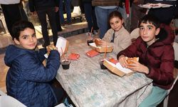 Başkan Arıcı'dan çocuklara iftar sürprizi