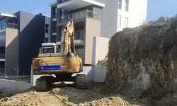 Büyükşehir Belediyesi Kuşadası’nda yol yapım çalışmalarına devam ediyor