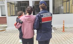 Yedi ayrı suçtan aranıyordu: Kucağında bebeğiyle cezaevine  girdi