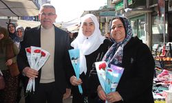 Başkan Güler'den kadınlara çiçekli jest