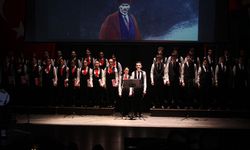 Öğrencilerinin ‘Bir Hilal Uğruna’ oratoryosu ayakta alkışlandı