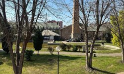 Nevzat Biçer Parkı’ndaki tarihi yapının tapusu Vakıflar’a geçti