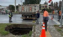 Söke’de panik anları: 6 metrelik obruk oluştu