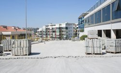 Kuşadası Belediyesi yol çalışmalarına hız kesmeden devam ediyor