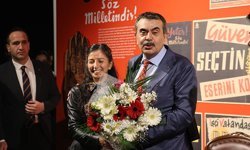 Bakan Tekin’den, Fadime öğretmene doğum günü sürprizi