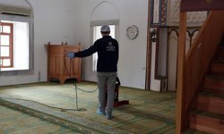 Büyükşehir camilerde temizlik çalışmalarını sürdürüyor