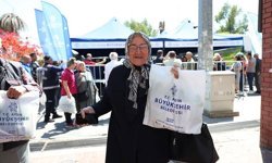 Büyükşehir Belediyesi binlerce fideyi Nazilli’de vatandaşlara dağıttı