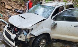 Aydın’da  kamyonet dere yatağına uçtu