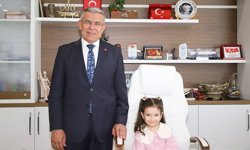 Başkan Güler, koltuğunu minik öğrencilere devretti