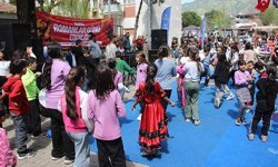 Aydınlı Romanlar günlerini doyasıya eğlenerek kutladı