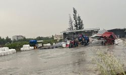 Aydın'da çatılar uçtu, ağaçlar devrildi