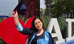 Nöbetten çıkıp ders çalıştı, bölümünü birincilikle bitirdi