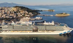 Kuşadası'na 4 gemi ile 10 bin 800 turist geldi