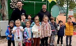 Kırmızı Top Sporcuları madalyalarını aldı