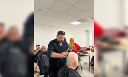 Berberler ve kuaförler odasından huzurevine anlamlı ziyaret